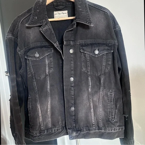 NWT Free People Washed Black Distressed Jolene Trucker Jean Jacket Medium - Picture 3 of 7